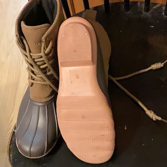 Gently used duck/water lace up boots size 8 women’s - Picture 4 of 4